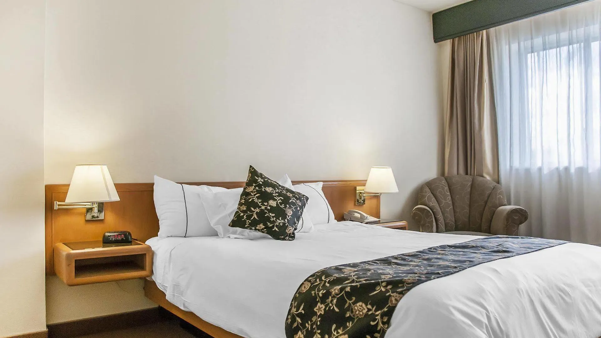 Quality Hotel Dorval Aeroport 4*,